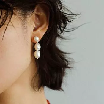 Женские серьги с тремя жемчужинами. Модные трендовые серьги с пресноводным жемчугом. Простые и универсальные серьги. 3.5cm