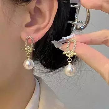 Женские серьги с жемчугом и цирконом «кошачий глаз» с бриллиантом