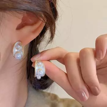 Женские серьги с жемчугом в стиле ретро в Гонконге, элегантные и модные серьги в французском стиле, роскошные серьги C-образной формы
