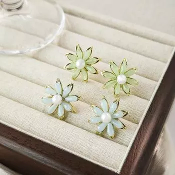 Женские серьги «Свежий весенний цветок» — универсальные и шикарные украшения в лесном стиле зелёный