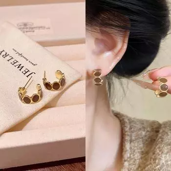 «Женские серьги в стиле ретро кофейного цвета в форме буквы С»: Универсальный, простой и модный A1975 золотой