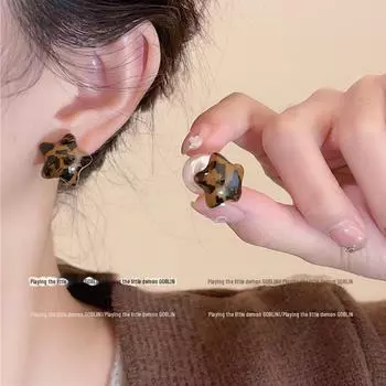 «Женские серьги-звезды с леопардовым принтом и высококачественным жемчугом 2024 года — универсальный вариант для ношения в двух вариантах» A1992 коричневый