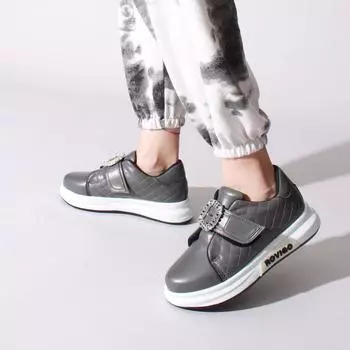 Женские серые кожаные кроссовки