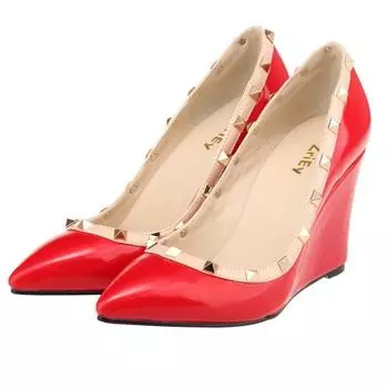 Женские сексуальные туфли-лодочки с острым носком и заклепками на высоком каблуке, на танкетке, из лакированной кожи, на платформе, туфли 35 чёрный