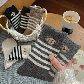 Женские шерстяные полосатые носки средней длины — теплые, с милой вышивкой в виде мультяшного щенка для осени/зимы хаки