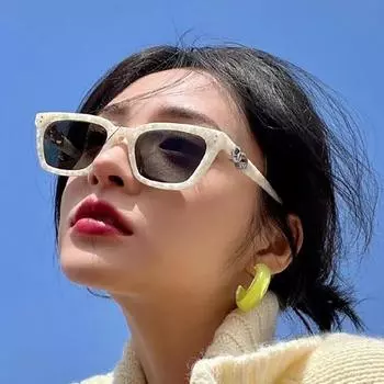 Женские солнцезащитные очки. Новые солнцезащитные очки с защитой от солнца и ультрафиолета. Простые и модные квадратные солнцезащитные очки в маленькой оправе для вождения.