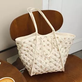 Женские стеганые сумки осень/зима: Универсальные, принтованные и вместительные сумки через плечо