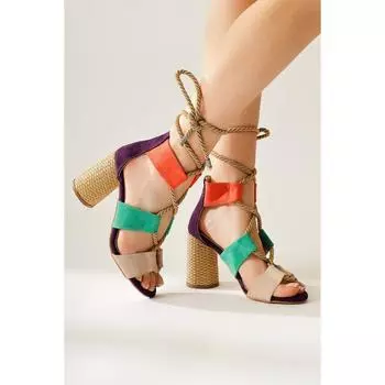 Женские стильные замшевые босоножки на каблуке