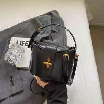 Женские сумки через плечо из искусственной кожи, осенне-зимние, текстурированные, однотонные, с клапаном, маленькие сумки, женская модная сумка через плечо