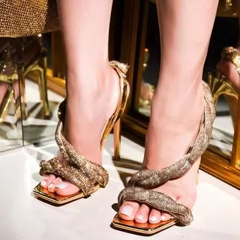 Женские свадебные туфли с блестящими стразами в подиумном стиле, золотистые сандалии на клубном каблуке с квадратным носком и ремешком сзади 35 красный