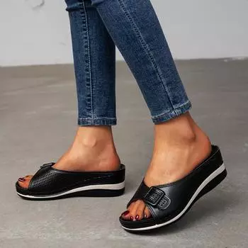 Женские тапочки 2024 года, летние босоножки на танкетке с платформой, женские тапочки с закрытым носком на плоской подошве, женская повседневная пляжная обувь, размер плюс 43 35 чёрный