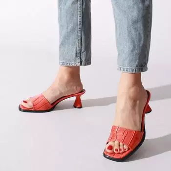 Женские тапочки