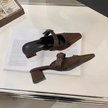 Женские тапочки коричневого/черного цвета на среднем каблуке с закрытым носком, с пряжкой на ремне, нескользящие, универсальные, летние, уличные, из искусственной кожи, модные тапочки 35