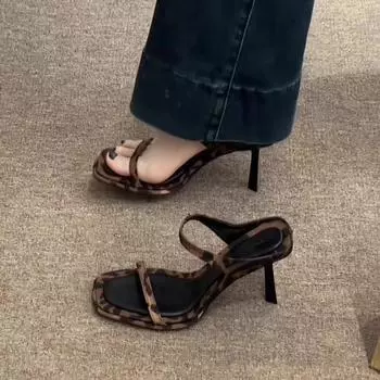 Женские тапочки, летние, новые, на высоком каблуке, с квадратным леопардовым принтом, простые, модные, удобные, полые тапочки с увеличенным носком 35 цветной печати леопарда