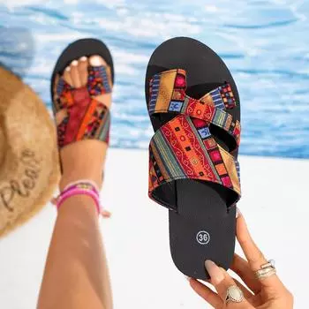 Женские тапочки, летние новые сандалии на плоской платформе, легкие нескользящие пляжные туфли, удобные тапочки-гладиаторы, домашние тапочки для женщин 36