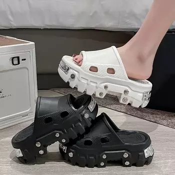 Женские тапочки на платформе, поступление, панк-сабо с заклепками, уличные сандалии, летняя мода, удобная садовая обувь 39 белый