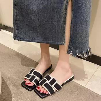 Женские тапочки на плоской подошве 2024 года, новые мягкие и удобные тапочки для внешнего ношения, домашние тапочки для черно-белого пляжа, тапочки на плоской подошве 35