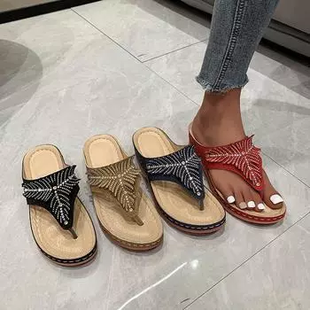 Женские тапочки на танкетке 2024 года, летние новые модные сандалии, удобные неглубокие тапочки на платформе, дизайнерские легкие шлепанцы для женщин 35 чёрный