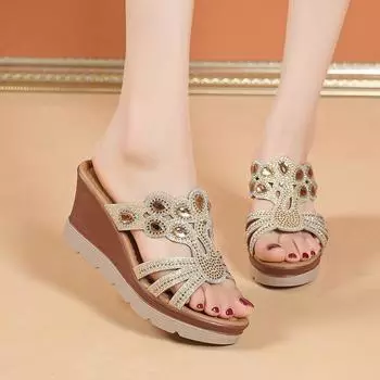 Женские тапочки на танкетке, лето 2024, новые модные тапочки со стразами и одним символом, удобные, полые, с рыбьим ртом, классные тапочки 35 чёрный