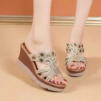 Женские тапочки на танкетке, лето 2024, новые модные тапочки со стразами и одним символом, удобные, полые, с рыбьим ртом, классные тапочки 35 чёрный