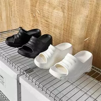 Женские тапочки на танкетке высотой 9 см, летние 2025 г., дышащие повседневные шлепанцы на платформе для женщин, легкие женские сандалии без застежек 35 чёрный