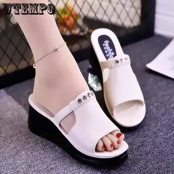 Женские тапочки на толстой подошве на танкетке с блестками. Водонепроницаемые и высокие тапочки, легкая и удобная нескользящая обувь. 36 белый