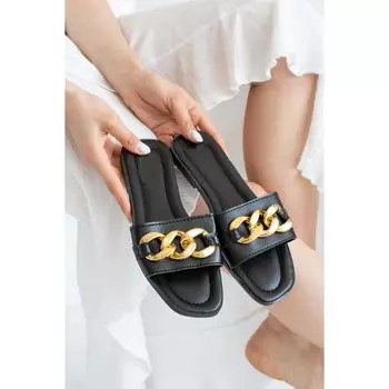 Женские тапочки с черной цепочкой