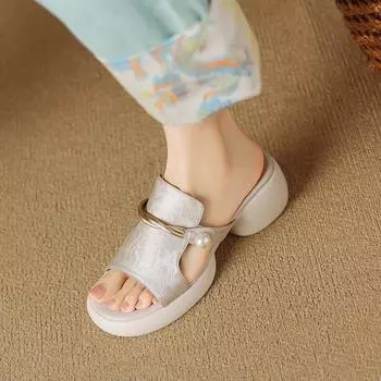 Женские тапочки с открытым носком, лето 2025 г., из мягкой шелковой кожи, удобные и легкие, на подошве-бублике, пляжная обувь 34