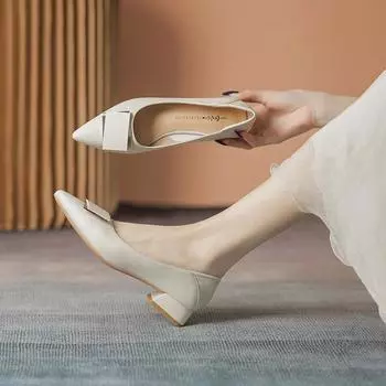 Женские туфли из мягкой кожи с острым носком и пряжкой на среднем каблуке для весны/осени 35 чёрный