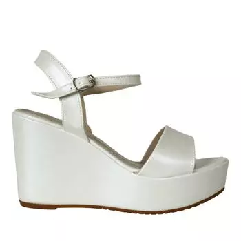 Женские туфли из веганской кожи на танкетке