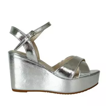 Женские туфли из веганской кожи на танкетке