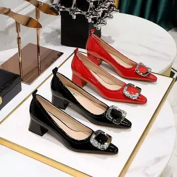 Женские туфли, лакированная кожа, мелкий носок, заостренный металл, пряжка со стразами, толстый каблук, туфли в единственном экземпляре 35 чёрный