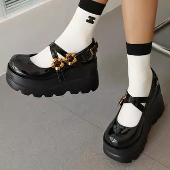 Женские туфли-лодочки из искусственной кожи на платформе, на танкетке, в стиле панк с круглым носком, весенне-осенняя обувь Мэри Джейн с цветочной пряжкой, черные 35-43 35 чёрный