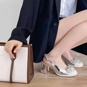 Женские туфли-лодочки на массивном каблуке, закрытые босоножки на пятке с открытой пяткой и круглым носком с регулируемым ремешком для женщин. Летние повседневные классические модельные туфли на низком каблуке. 35 серебряный