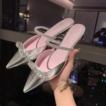 Женские туфли-мюли на низком каблуке, роскошные туфли-лодочки из блестящей кожи со стразами и бантом, сексуальные босоножки Tacones Mujer с острым носком на каблуке и пяткой EUR 35 розовый