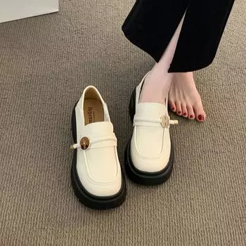 Женские туфли на низком каблуке, маленькая золотая монета, декоративная пряжка, черные маленькие кожаные туфли, уличные лоферы на платформе, женские универсальные 35