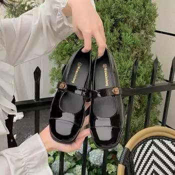 Женские туфли на плоской подошве 34