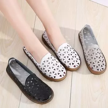 Женские туфли на плоской подошве, кожаные мокасины для вождения, летние черные полые туфли на плоской подошве, повседневные белые туфли без застежек для мам больших размеров 35 чёрный