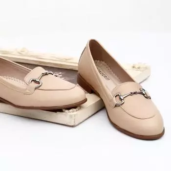 Женские туфли на плоской подошве с круглым носком и пряжкой из натуральной кожи