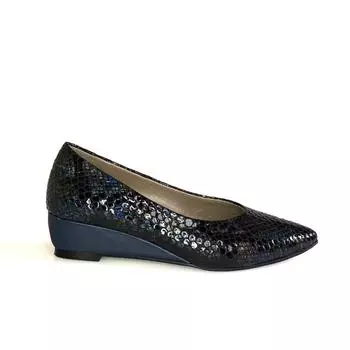 Женские туфли на танкетке из натуральной кожи