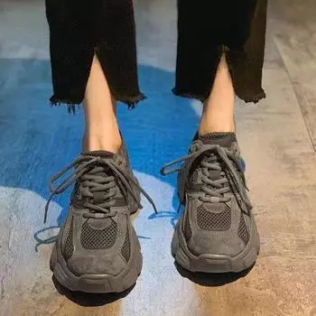 Женские туфли на толстой подошве для папы, новые весенние сетчатые женские туфли 2025 года, небольшой взрыв, легкая повседневная спортивная обувь 35 чёрный