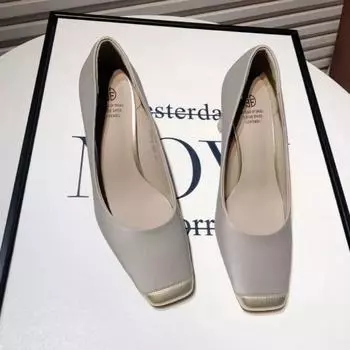 Женские туфли на высоком каблуке Весна и Осень Новый стиль Универсальные мягкие туфли Квадратный носок Мелкий вырез Металлический носок Туфли-лодочки 35