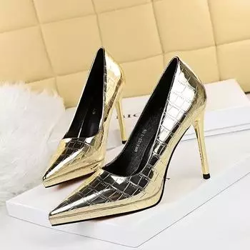 Женские туфли на высоком каблуке. Знаменитая женская обувь. Модные туфли с острым носком. Туфли-лодочки. Вечерние туфли на шпильке. Свадебные туфли. Дизайнерские туфли на каблуках для невесты. 34 золотой