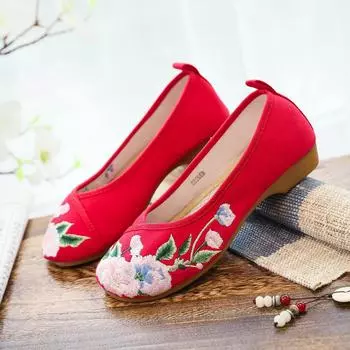 Женские туфли в этническом стиле из вышитой ткани с подошвой из коровьей кожи, низким каблуком и неглубоким носом — идеальный вариант для весны и осени. 35