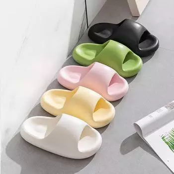 Женские удобные тапочки на толстой подошве: Новая летняя обувь 2023 года для использования в помещении и на открытом воздухе в общежитии, ванной и дома 42/43 чёрный