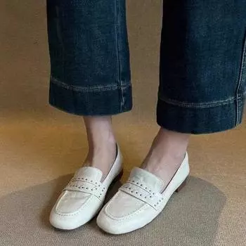 Женские универсальные туфли на толстом квадратном каблуке с неглубоким носком на плоской подошве в британском стиле, женские кожаные туфли с заклепками из мягкой кожи, нескользящие мокасины 35 бежевый