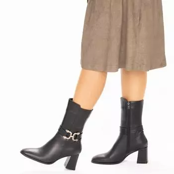 Женские высокие сапоги из натуральной кожи на массивном каблуке