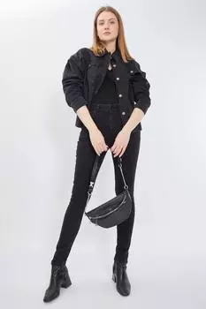 Женские зауженные черные джинсовые брюки