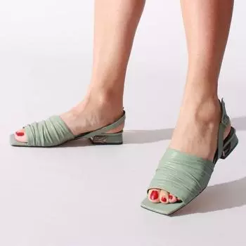 Женские зеленые кожаные сандалии