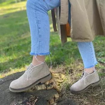 Женские зимние сапоги из натуральной кожи на низком каблуке